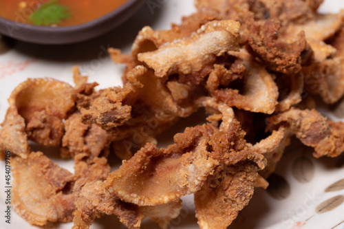 Fried Sliced Pork with Fish Sauce and Spicy Sauce