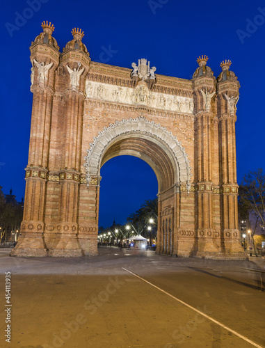Triumph Arch in Barcelona at dusk