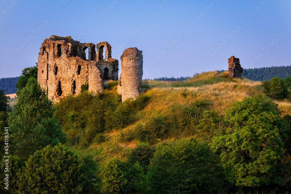 Sun setting on the ruins of Clun castle Shropshire Hills, West Midlands