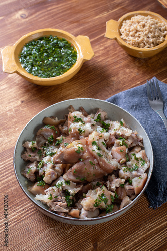 zampe di porco bollito in salsa verde