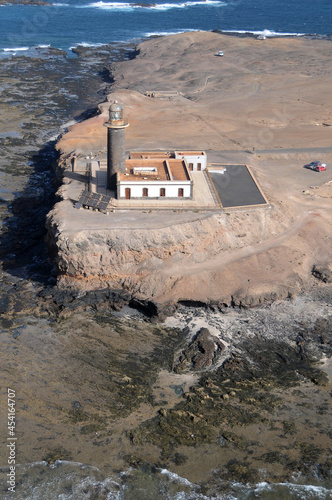 Fotografía aérea del faro de la Lola en la península de Jandia en la isla de Fuerteventura, Canarias