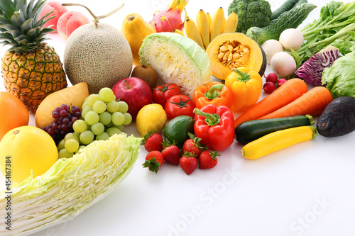 野菜果物集合（たくさんの野菜・果物と白い背景のテキストスペース）