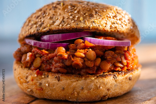 Fotografie Vegan Sloppy Joe Burger Lentils and Red Onions