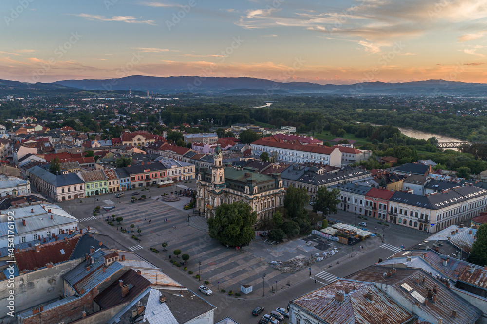 Rynek w Nowym Sącz , zachód słońca, małopolska Rynek w Nowym Sącz , zachód słońca, małopolska