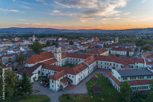 Wallpaper Mural Centrum miasta, kościół, Nowy Sącz Torontodigital.ca