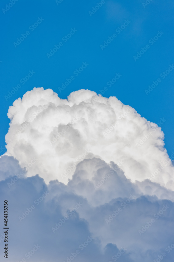 Naklejka premium fluffy white cloud over a blue sky
