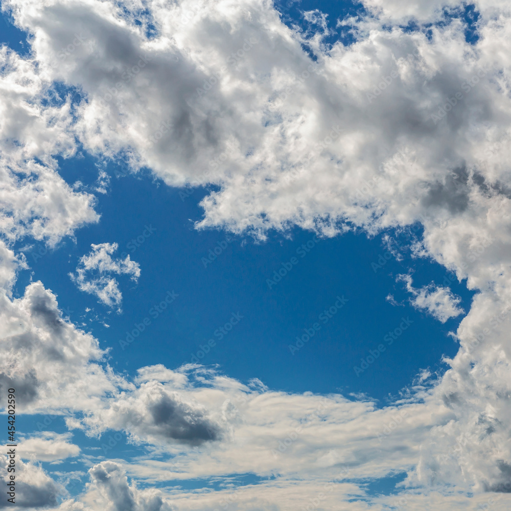 Fototapeta premium blue sky with white cumulus clouds as a natural background