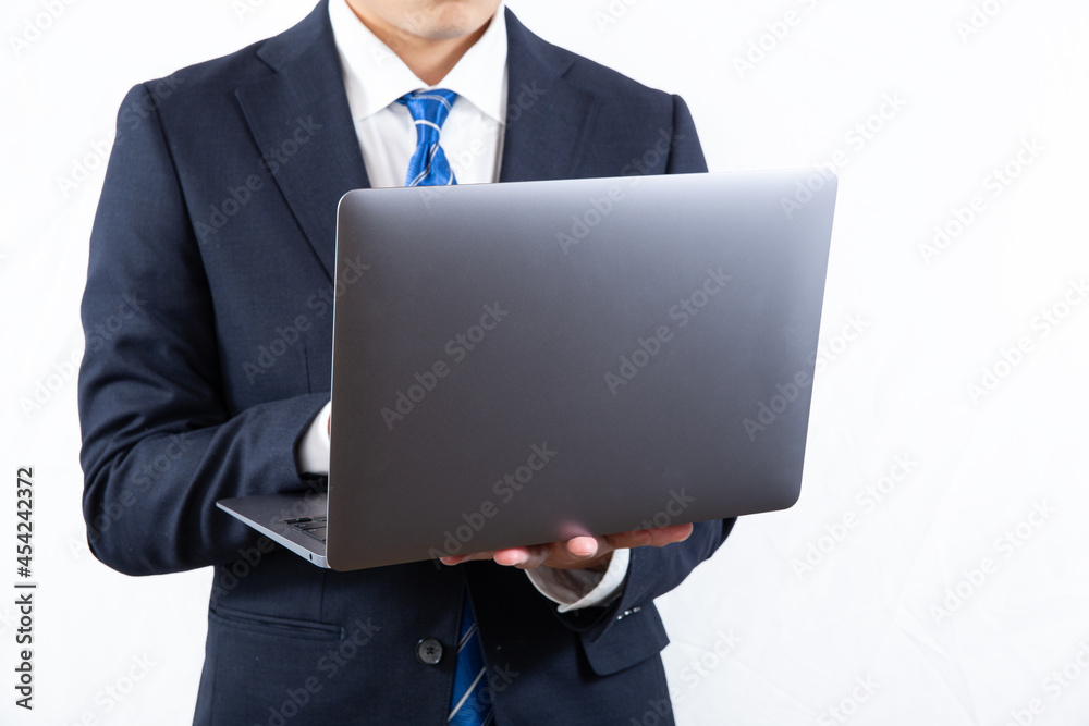 PCを操作するビジネスマン01