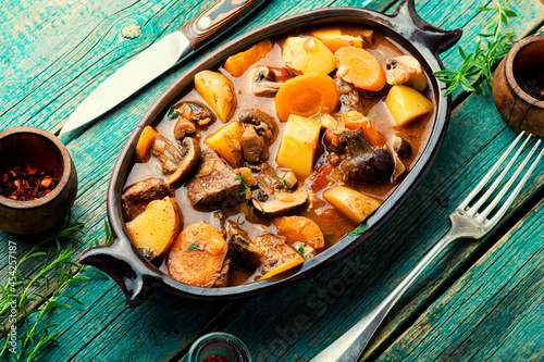 Foto Ragout with beef and mushrooms