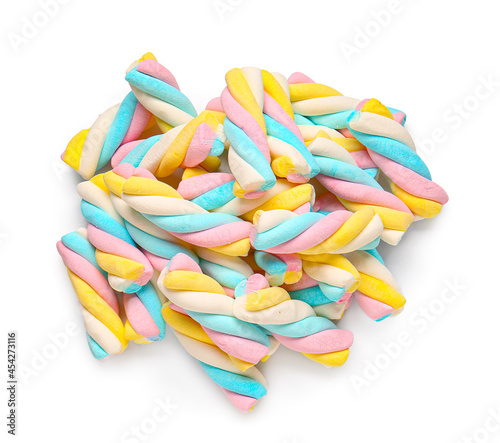 Fotografía Tasty marshmallows on white background