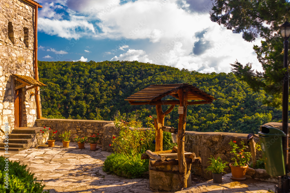 Obraz premium KUTAISI, GEORGIA: Old Orthodox Motsameta Monastery or Saints David and Constantine Monastery on a sunny summer day.