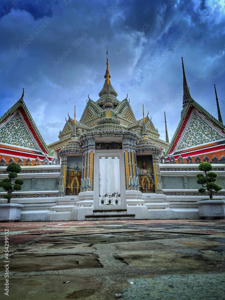 Fototapeta premium Scenery of Watpho Temple in Thailand