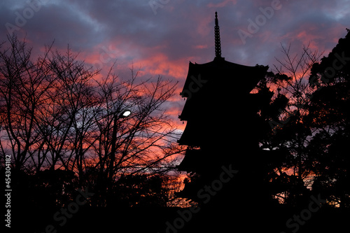 東寺の朝焼け