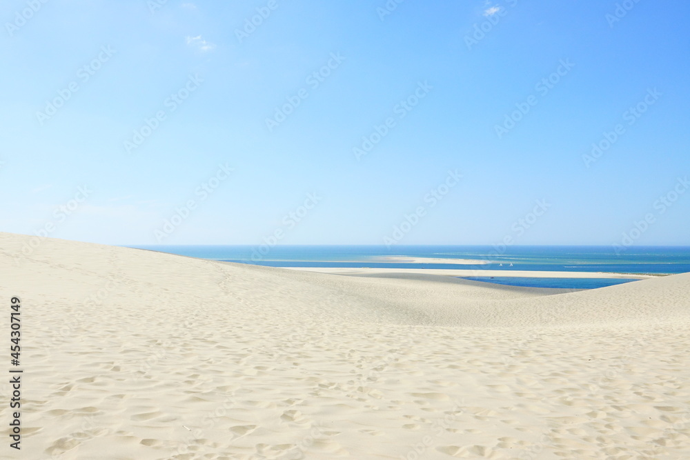 La dune du Pilat, la mer et le banc d'Arguin, responsable de la formation de la dune, Nouvelle Aquitaine, France