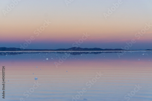 Salar de Uyuni is called 'the biggest mirror in the world', and the image of the sky is projected and reflected in the salt lake water as it is endlessly wide, so it looks like it stays in the sky. © sayrhkdsu