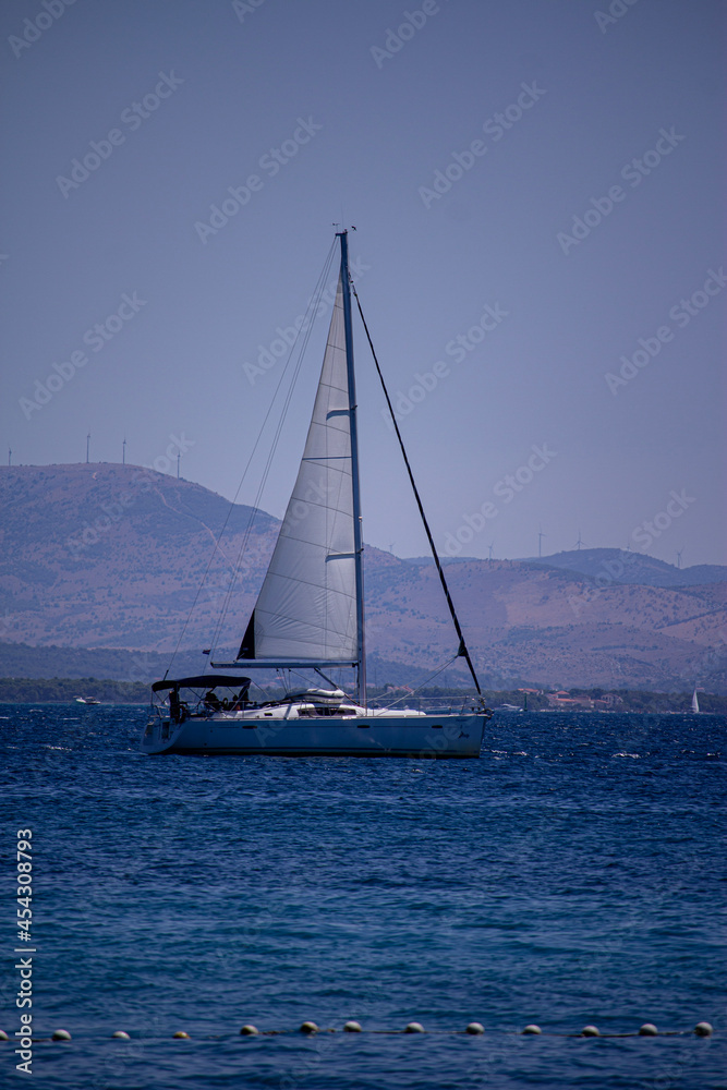 Obraz premium sailboat at sunset