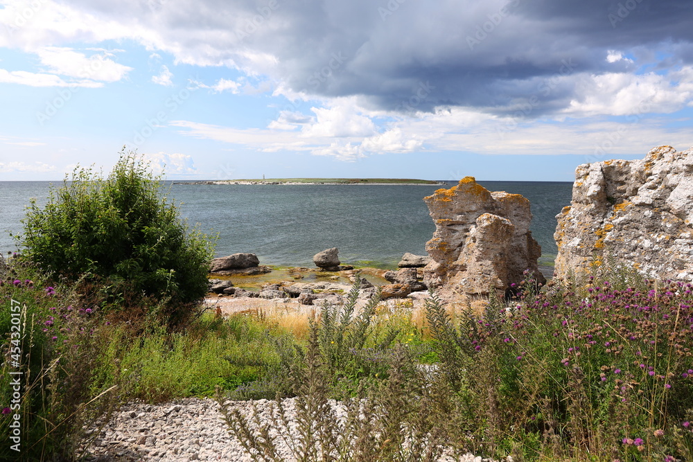 Holmhällar