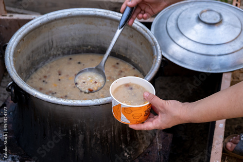 In the Islamic month, the woman who makes ashura in the cauldron fills the plates. Sharing and offering in Islamic culture.