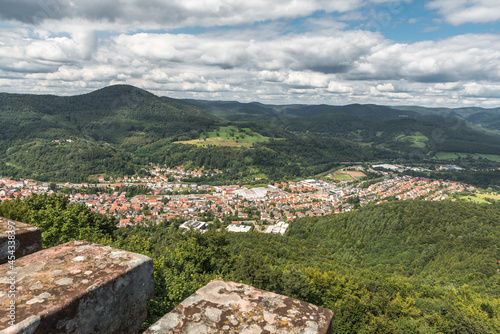 Blick auf Annweiler am Trifels, Rheinland-Pfalz, Deutschland photo