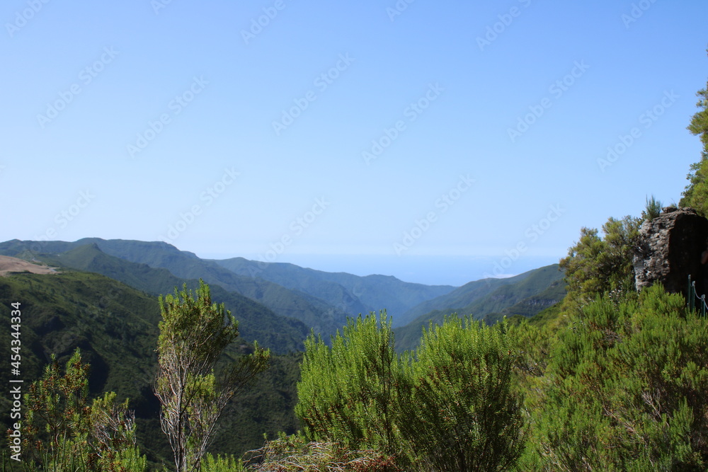 Levada Wanderung auf Madeira mit atemberaubender Aussicht