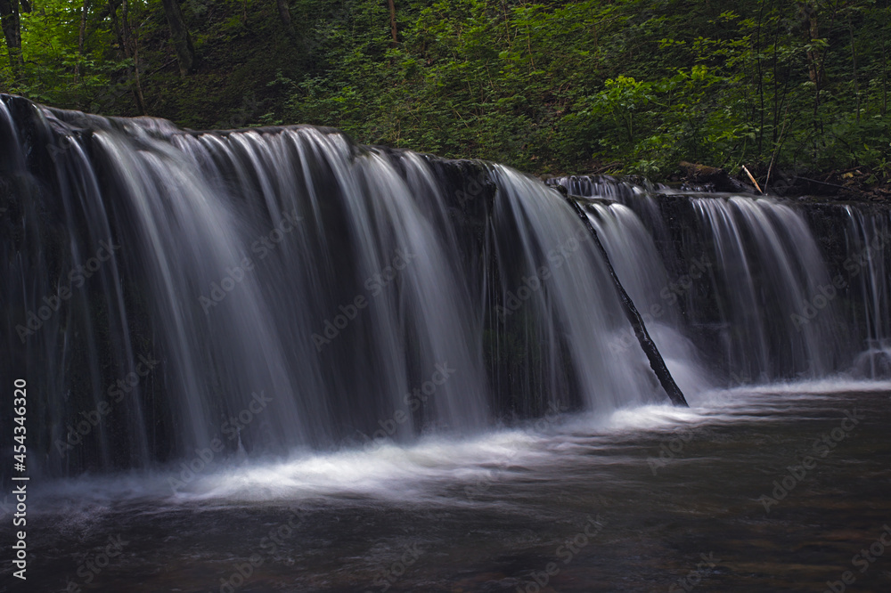 Fototapeta premium waterfall in the woods