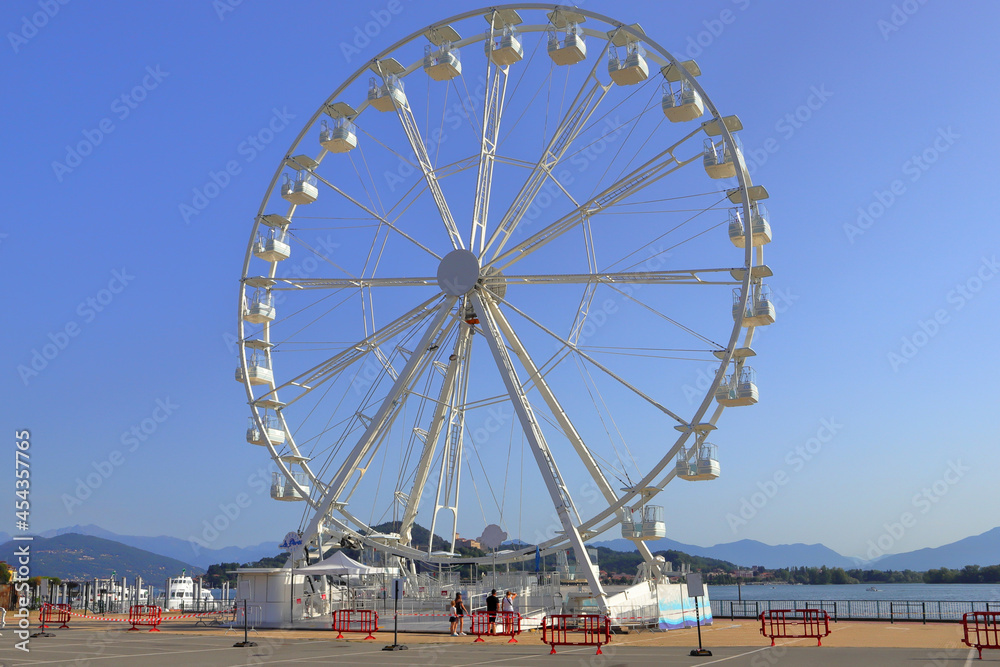 Ruota panoramica ad Arona, Italia, Ferris wheel in Arona, Italy 