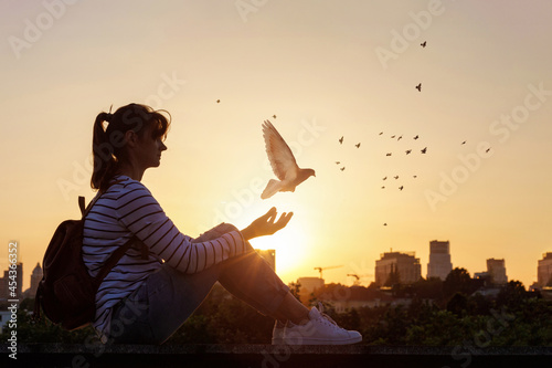 Photography Woman releases a dove and prays .