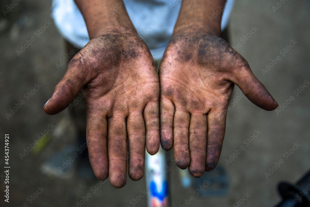 Fototapeta premium Manos de trabajo rural
