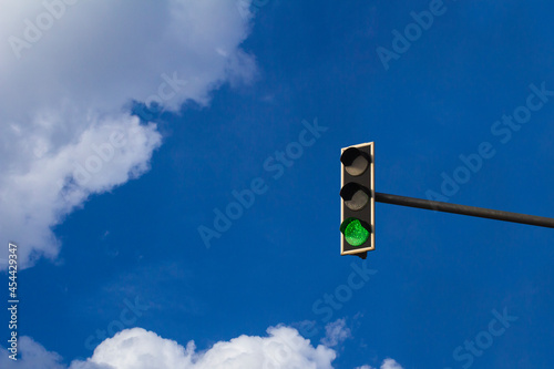 Принти на полотні Traffic light with green light on