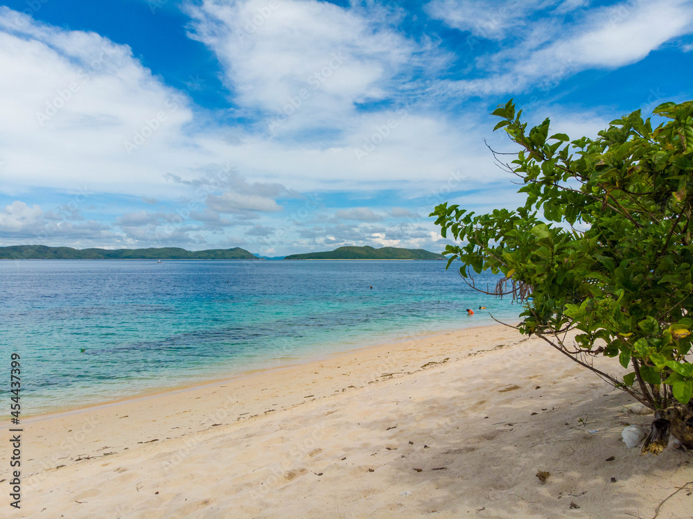 フィリピン、パラワン州のブスアンガ島コロン島周辺の観光名所を旅行する風景 Scenes from a trip around Coron Island, Busuanga, Palawan, Philippines.