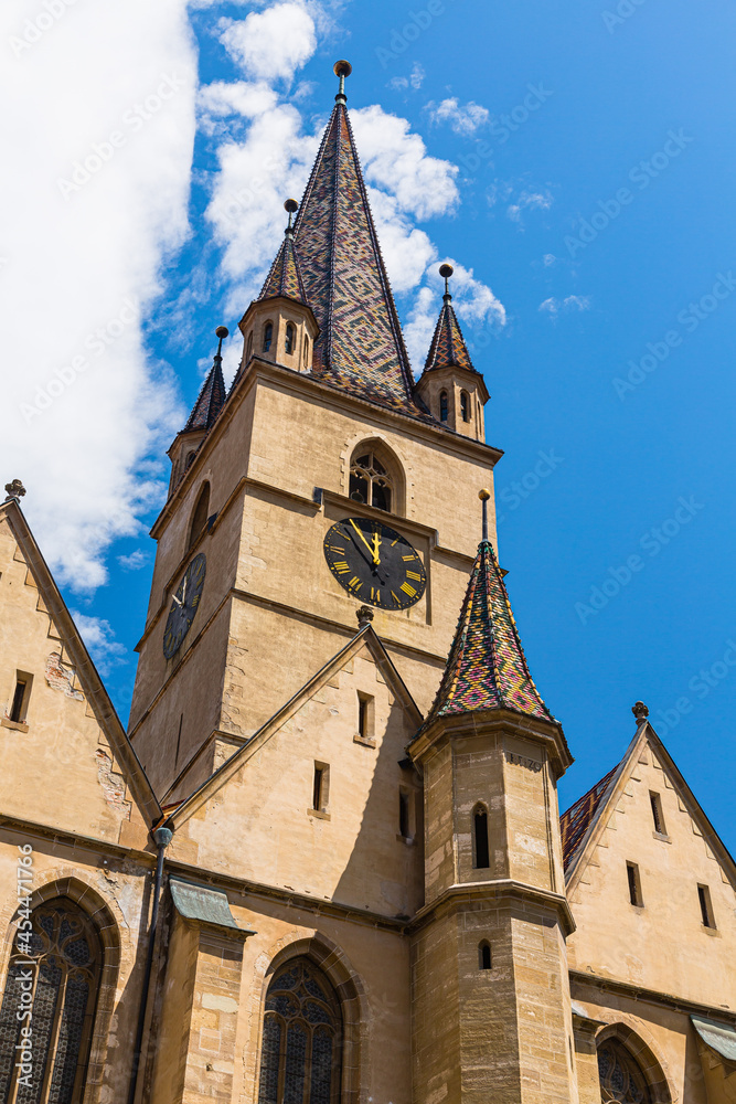 ルーマニア　トランシルヴァニア地方のシビウの歴史地区にあるシビウ大聖堂