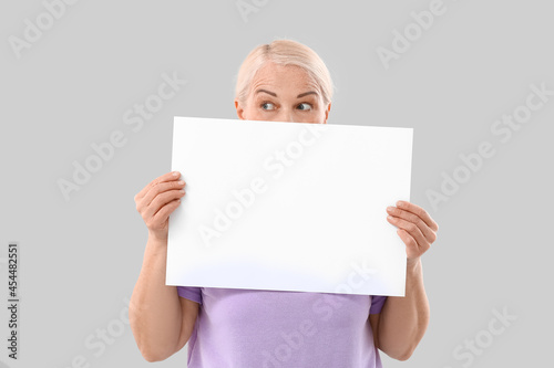 Mature woman with blank pap...
