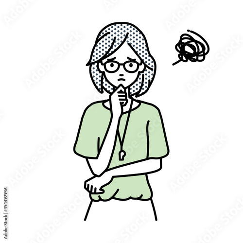 立って手をあごにあてて困っている教師の女性