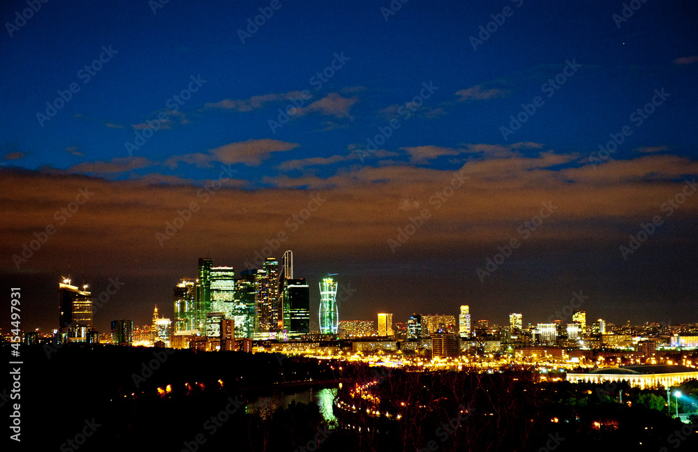 Obraz premium The night city of Moscow. Vorobyovy Gory University