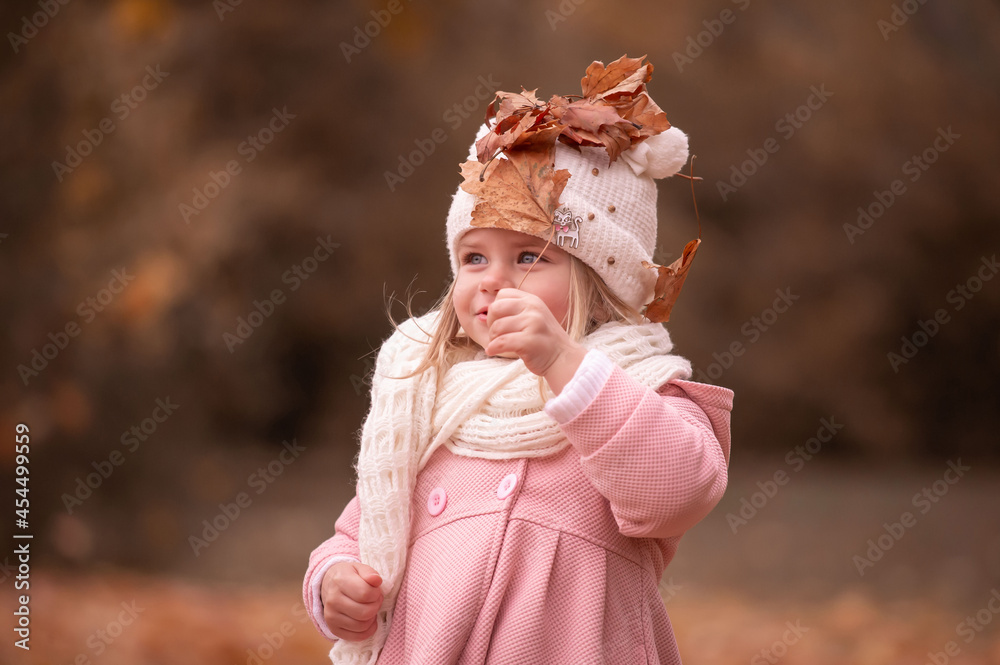 Girl, garden, pink coat, white hat, play leaves Girl, garden, pink coat, white hat, play leaves