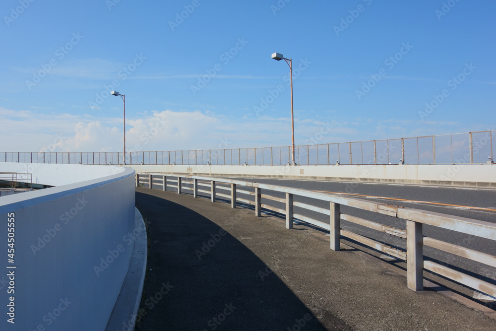 Fototapeta premium 空と道路
