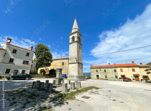 Kirche Hl. Eliseus im Dorf Draguc in Kroatien photo