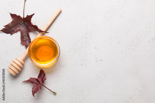Fotografie Honey or maple syrup in a bowl.