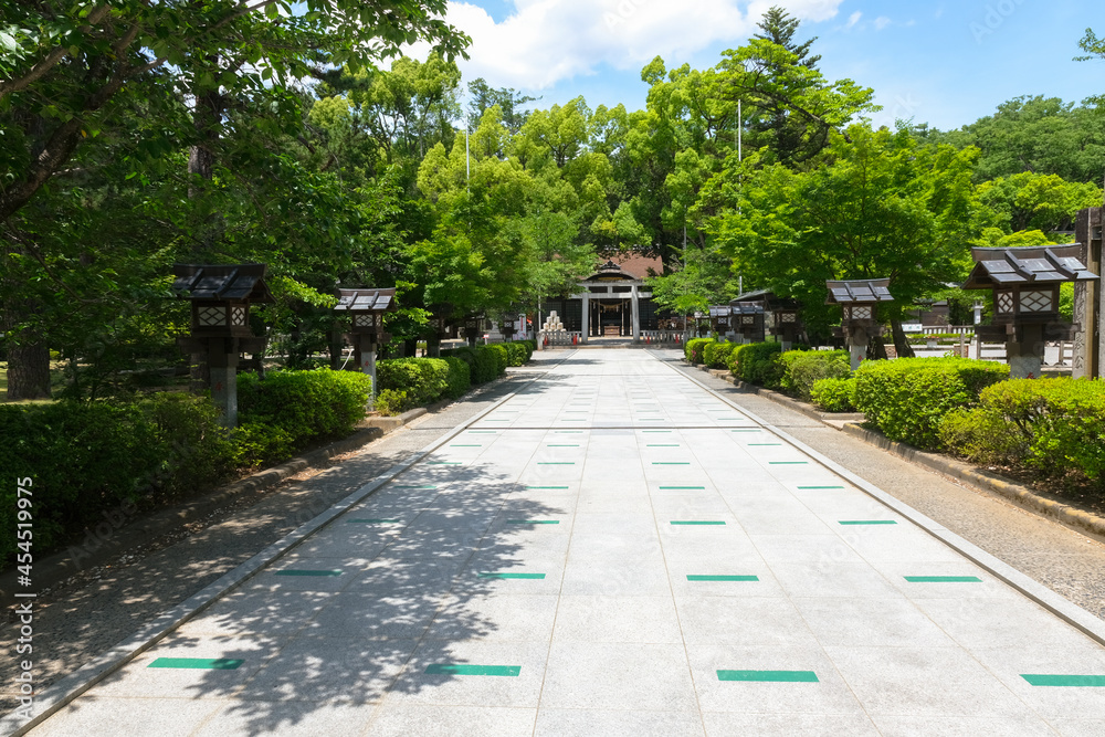 武田神社の参道 武田神社の参道