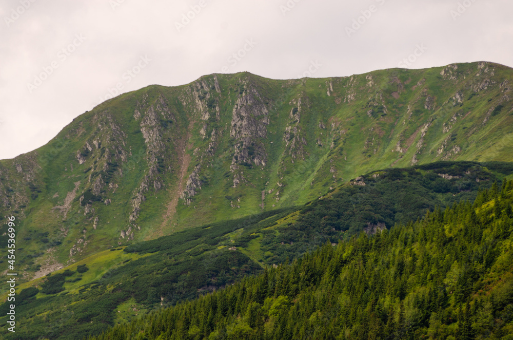 Obraz premium Beautiful view of mountain landscape 