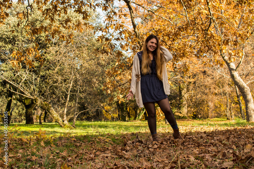 girl in in autumn park
