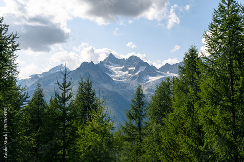 Fototapeta Naklejka Na Ścianę i Meble -  Fantastic view over the Alps cirque in Switzerland.