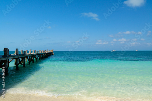Beach and pier in Cancun, Mexico © Nicholas