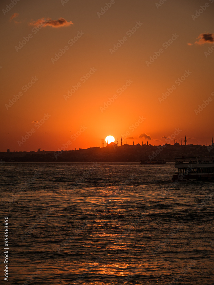 Naklejka premium View from the sea druing sunset over the mosque