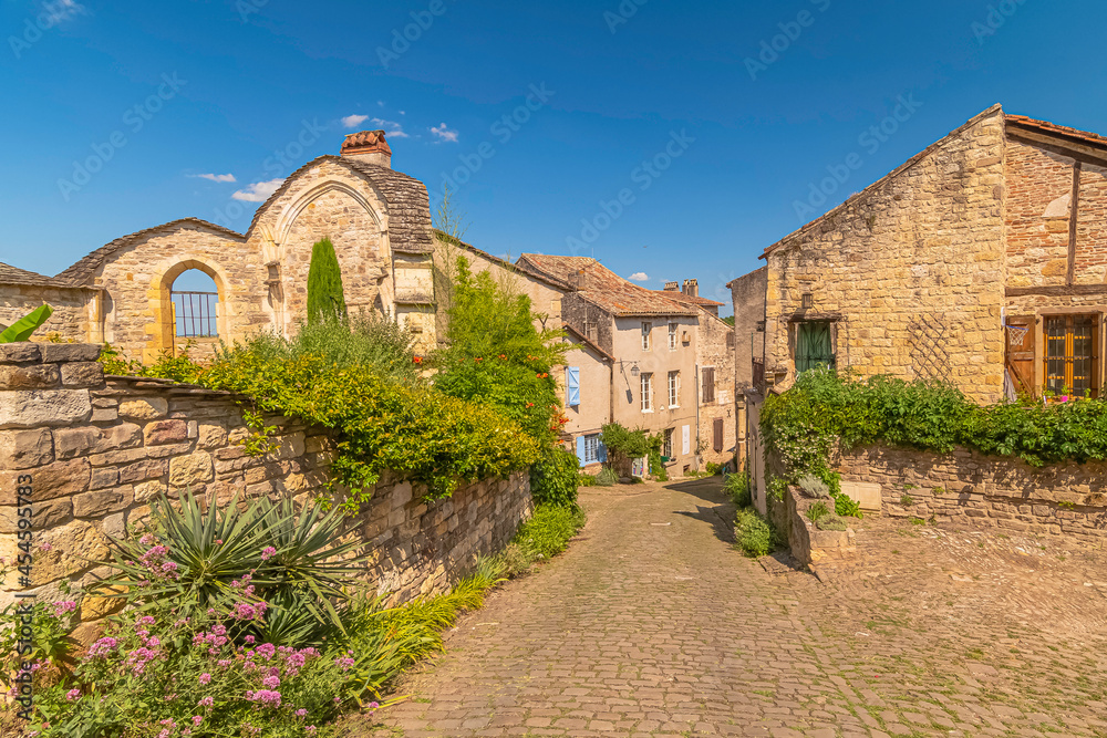 Naklejka premium Vue du village de Cordes-Sur-Ciel, un des plus beaux villages de France, cité médiévale grand site d'Occitanie. 