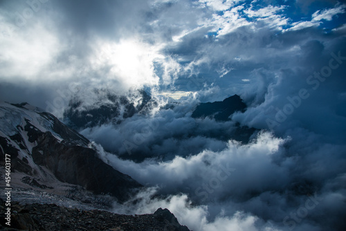 Fototapeta Naklejka Na Ścianę i Meble -  Beautiful cloud cover in the mountains