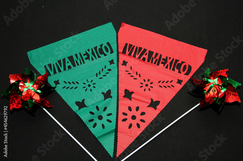Tricolor decorative ornaments for Mexican parties in green, white and red: Pennants that say "Long live Mexico", bow tie, pinwheels, handmade doll 