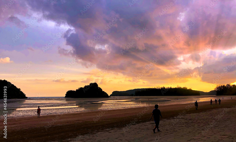 Fototapeta premium Sunset over the ocean