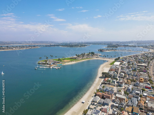 Aerial view of Mission Bay and beach in San Diego during summer, California. USA. Community built on a sandbar with villas, sea port and recreational Mission Bay Park. © Unwind
