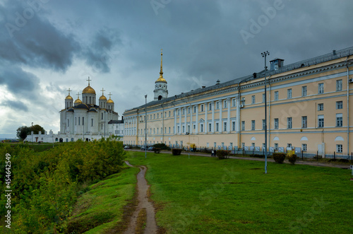 Obraz na płótnie Vladimir, Russia - October 07, 2017: Museum complex of the Chamber. Holy Dormition Cathedral of Vladimir. w salonie